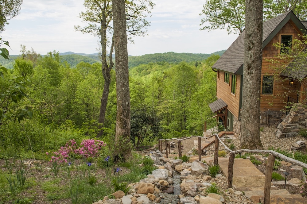 Mountainview Suite is the best place to spend your romantic getaways in Asheville