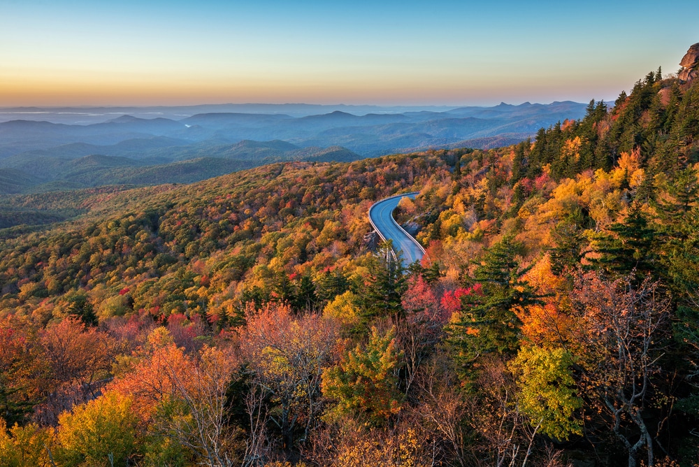 Your Guide to Western North Carolina Fall Foliage 1 Aerial view of the Linville Gorge on the Blue Ridge Parkway covered in North Carolina Fall foliage