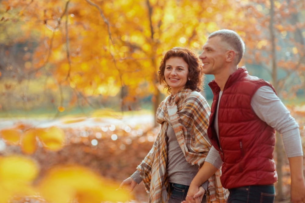 A Couples Getaway for Fall in North Carolina 4 Couple hiking and enjoying the best colors during fall in North Carolina